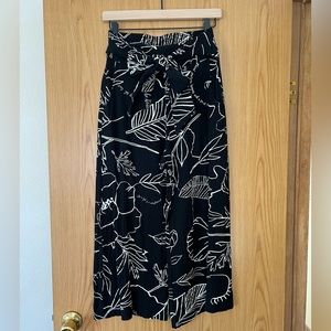 Sseko Designs Cropped Magic Pants in Hide & Seek